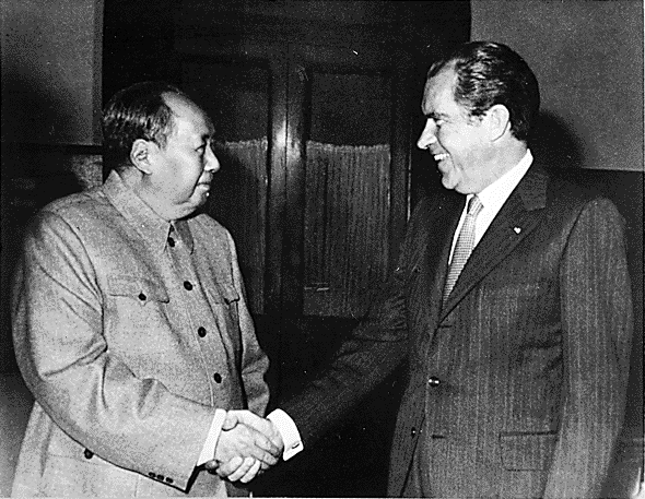 US President Nixon meets China