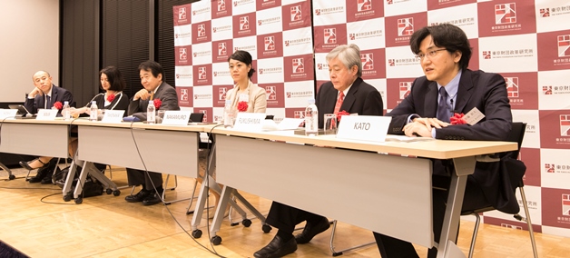 From left, Takeo Hoshi, Mireya Solis, Heizo Takenaka, Makiko Nakamuro, Glen Fukushima, and Sota Kato. 