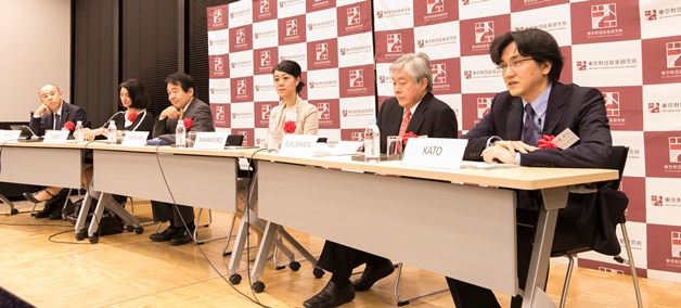 From left, Takeo Hoshi, Mireya Solis, Heizo Takenaka, Makiko Nakamuro, Glen Fukushima, and Sota Kato.